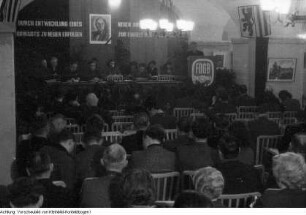 Dresden. Stadtverwaltung Dresden: Im Keller des Rathauses fand im Februar 1950 die Wahl der Betriebsgewerkschaftsleitung statt, 1950