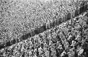 Fußballspiel des KSC gegen den VfB Stuttgart im Wildparkstadion.