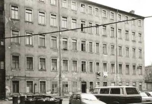 Dresden-Neustadt, Bautzner Straße 23/25. Doppelwohnhaus mit Läden (1877). Linkes Hintergebäude