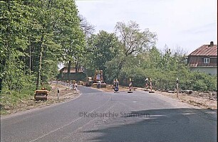 Bundesstraße 75: Baustelle vor dem Eingang zum Herrenhaus Blumendorf