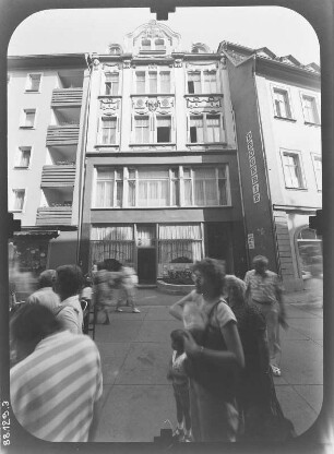 Gera, Kleine Kirchstraße. Wohnhaus mit Gaststätte. Straßenfront