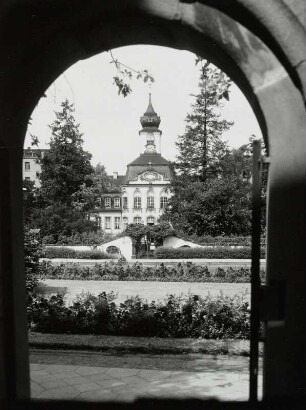 Leipzig, Schloss Gohlis : Leipzig. Schloß Gohlis. wohl F. Seltendorff. Gartenfront (Ansicht mit Poetenweg)