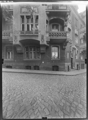 Cottbus-Mitte, Töpferstraße 2. Wohnhaus (1906-1907). Straßenfront (Teilansicht)