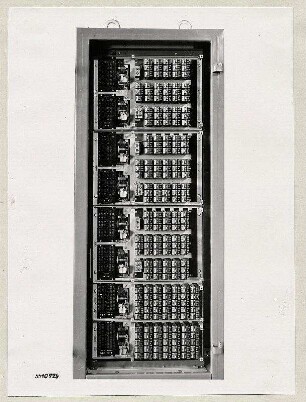 Fernsteuerung polnischen Staatsbahn, Schrank offen, Teilansicht, Foto 1955