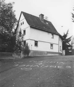 Waldsolms, Pfarrgasse 3
