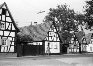 Wörth: Straße mit Fachwerkhäusern