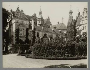 Boitzenburger Land. Uckermark. Ansicht des Schlosses Boitzenburg. Hier der linke Flügel der Frontseite im Stil der Renaissance; errichtet 1537/1538