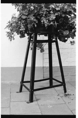 Zentrifuge / Blumenständer