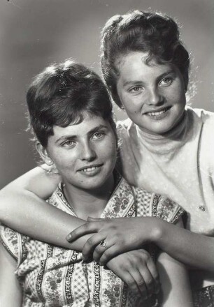 Doppelporträt der Schwestern Renate Heldt und Ursula Heldt