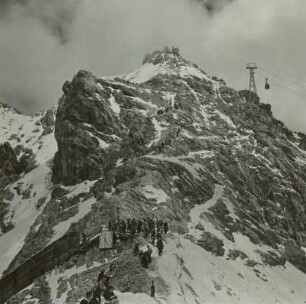Kabinen-Seilschwebebahn zur Zugspitze - Gipfel mit Wetterwarte