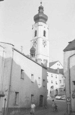 Roding: Brückengasse mit Kirchturm