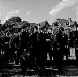Tremsbüttel: Amtsfeuerwehrfest: Festplatz: Besprechung Wehrführer der Amtswehren und des Kreisfeuerwehrverbandes