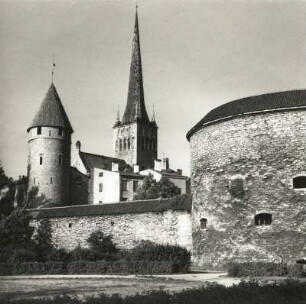 Tallinn (Reval). Stadtmauer am Hafentor, Dicke Margarethe und St. Olaikirche