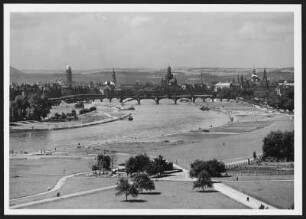 Dresden, Elbe : Dresden. Blick vom Aussichtspavillon am Waldschlösschen auf die Silhouette der Altstadt