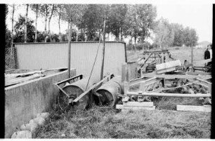 Landwirtschaftliche Geräte auf einem Hof