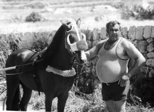 Bei einem Pferderennen auf der Insel Malta ca. 1985