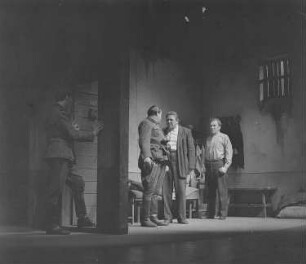 Szenenbilder aus dem Stück "Julius Fucik" von Juri Burjakowski am Deutschen Theater Berlin : Szenenbild