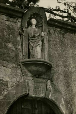 Madonna, Sandstein Schlußstein: 1737