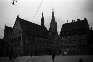 Ulm: Marktplatz und Rathaus