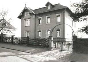 Radebeul, Mittlere Bergstraße 49. Wohnhaus (um 1895)