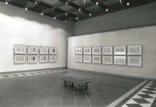 Ausstellung "Kunst - Wirklichkeiten. Erhart Kästner - Bibliothekar, Schriftsteller, Sammler", 08.05.-03.07.1994. Dresden: Albertinum, Seitenkabinett. Raumaufnahme