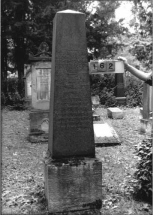 Grabstein 162 [Hahn S. 157 Grab-Nr. 117]