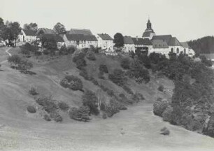 Lauenstein mit Kirche von Osten