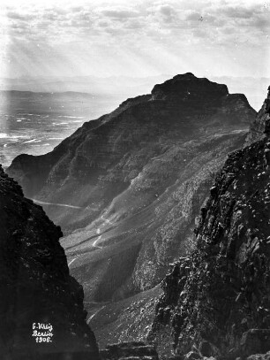 Gebirgsrücken : Blick auf einen Gebirgsrücken, vermutlich nahe Kapstadt.