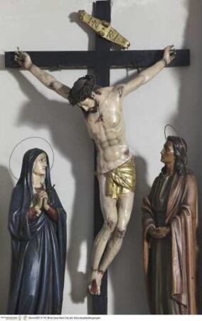 Kreuzigungsaltar, Kruzifix