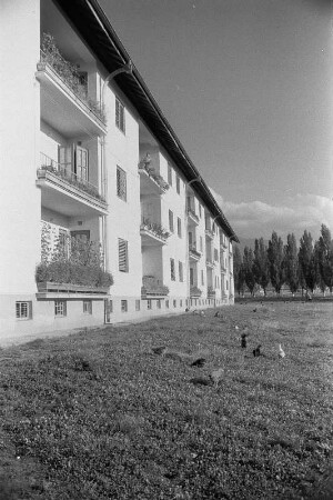 Kronstadt? (Brașov)/ Rumänien. Dreigeschossiger Wohnblock