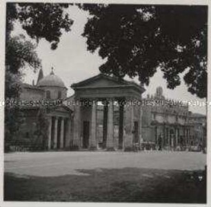 Rom, Piazza del Popolo, Porta del Popolo in der Aurelianischen Mauer, Blick von der Piazza Flaminia der Villa Borghese