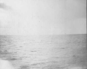 Blick vom Schiff auf offene See