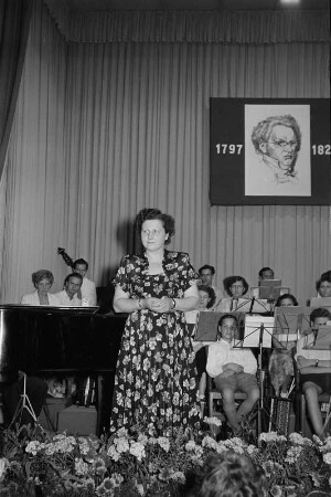 Volksmusikschule Friedrichshain: Franz Schubert Abend : Auftritte von Sängerinnen, Musikgruppen und Chören anlässlich des 125. Todesjahres von Franz Schubert