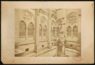 Notre Dame (?), Paris: Teilfassade Aussenaufnahme