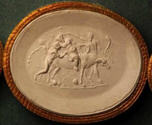 Silenus hängt betrunken auf seinem Esel, den ein Faun hält, ein zweiter Faun krönt ihn (Daktyliothek, Supplement)
