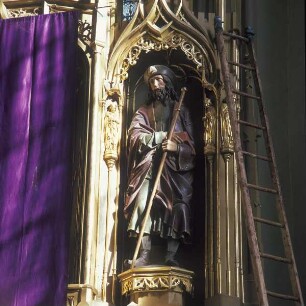 Neugotischer Hochaltar — Heiliger Jakobus der Ältere (Statue)