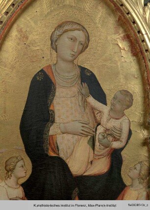 Thronende Madonna, von zwei Engeln umgeben