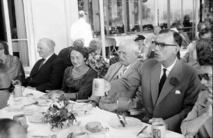 Chemiker; Maikäferrede: Richard Kuhn, Frau ?, Hermann Staudinger, Graf Lennart Bernadotte