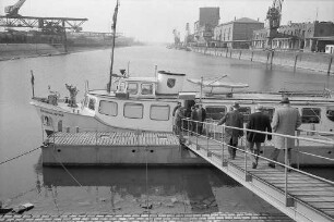 Ausflugsfahrt für die Pensionäre des Karlsruher Rheinhafens mit dem städtischen Motorschiff "Friedrich Töpper"