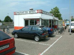 Imbissbude auf einem Parkplatz