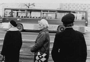 An der Straßenbahnhaltestelle am Hauptbahnhof