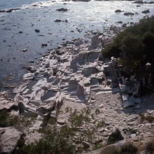 Thasos, Alikí. Meerwärtige Partien der antiken Marmorbrüche an der Südküste