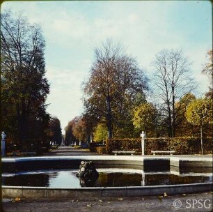 Potsdam, Park Sanssouci, Parkblick auf Allee.