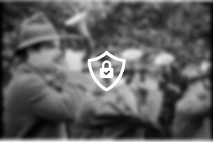 Hegering Trittau: Campeschule: Schulhof: Bläsergruppe beim Blasen von Jagdsignalen, dabei [Name maskiert] [Name maskiert] [Name maskiert] [Name maskiert] Bielfeld