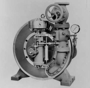 Dampfturbine: 100 PS, 3500 Touren : Technikgeschichte | Industrie und Technik | Dampfmaschinen (Abwärmekraftmaschinen, Locomobile)