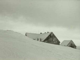 Tschechien, Bozi Dar (Gottesgab) - Neklid, Keilberggebiet, Grube Sonnenwirbel am Westhang, Huthaus von Nordwesten