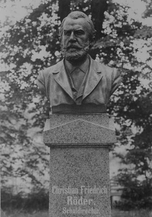 Denkmal für Christian Friedrich Röder (Mundartdichter und Schuldirektor) auf dem Röder-Platz in Johanngeorgenstadt : Denkmal für Christian Friedrich Röder (Mundartdichter und Schuldirektor) auf dem Röder-Platz in Johanngeorgenstadt