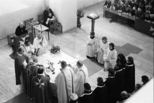 Freiburg: Konviktskirche, Eucharistiefeier, von oben, mit Erzbischof Dr. Schäufele