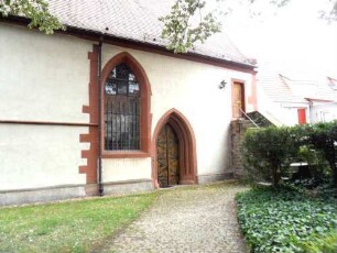 Alte Pfarrkirche St. Margareta: Westerweiterung des Langhauses mit gotischem Nordportal und nördlichem Emporenaufgang