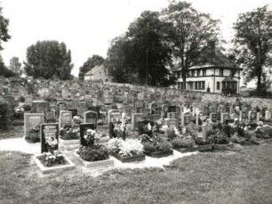 Schlettau. Friedhof. Grabanlagen